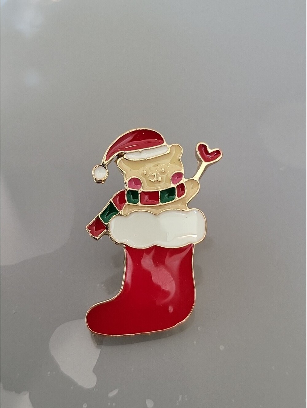 VINTAGE CHRISTMAS BROOCH PIN HOLIDAY 🎁 BEAUTIFUL N50 Santa Bear In Stocking